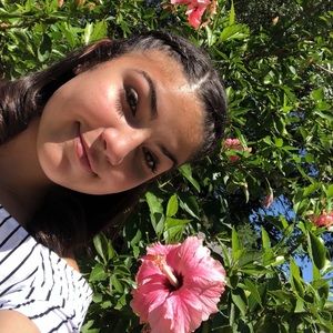 Meet your Posher, Alejandra